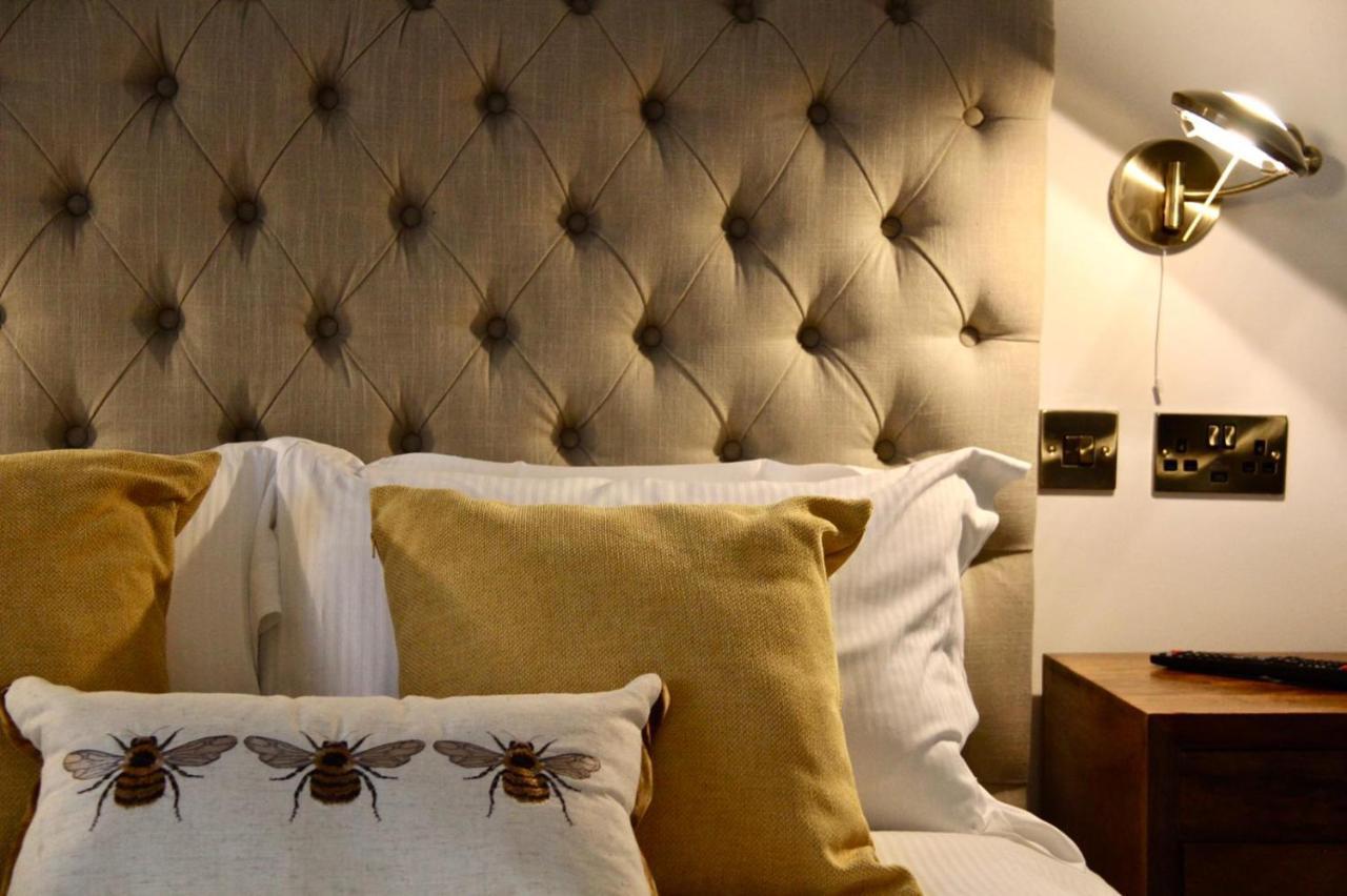 Upstairs At 33 - Self Check In Boutique Accommodation In Worcester Centre Экстерьер фото