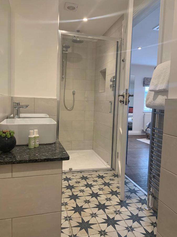 Upstairs At 33 - Self Check In Boutique Accommodation In Worcester Centre Экстерьер фото