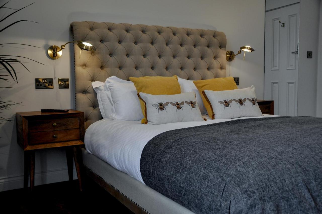 Upstairs At 33 - Self Check In Boutique Accommodation In Worcester Centre Экстерьер фото