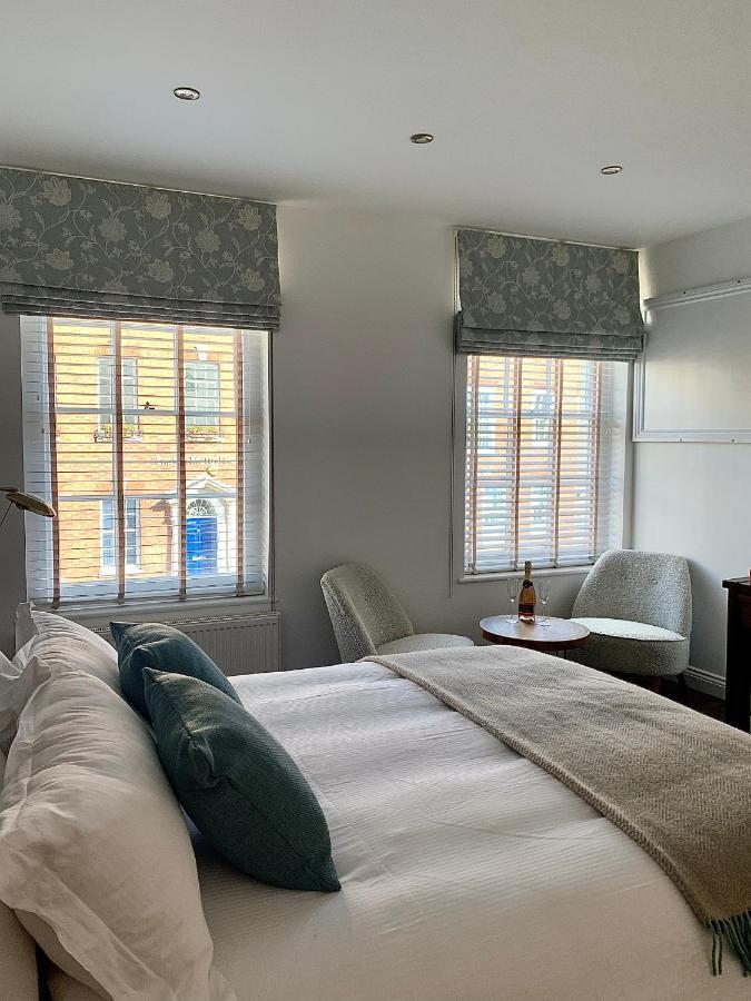 Upstairs At 33 - Self Check In Boutique Accommodation In Worcester Centre Экстерьер фото