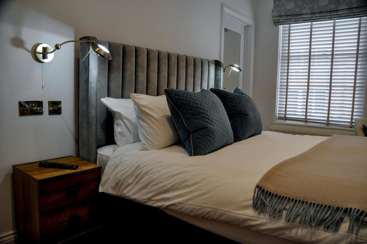 Upstairs At 33 - Self Check In Boutique Accommodation In Worcester Centre Экстерьер фото